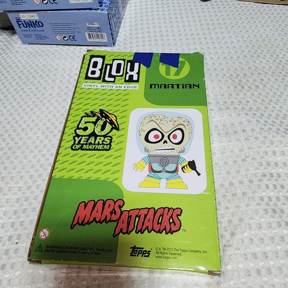 FUNKO NIB MARS ATTACKS MARTIAN VINYL WITH AN EDGE  COLLECTIBLE FIGURE - Picture 4 of 6